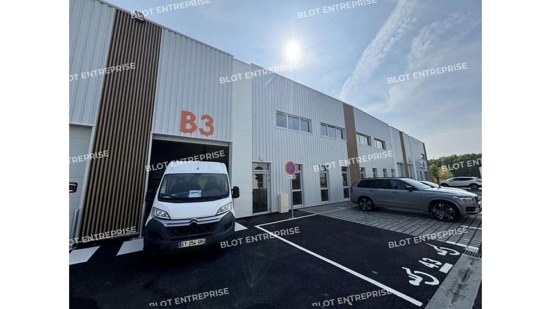 A louer cellule d'activités 173m² à Treillières