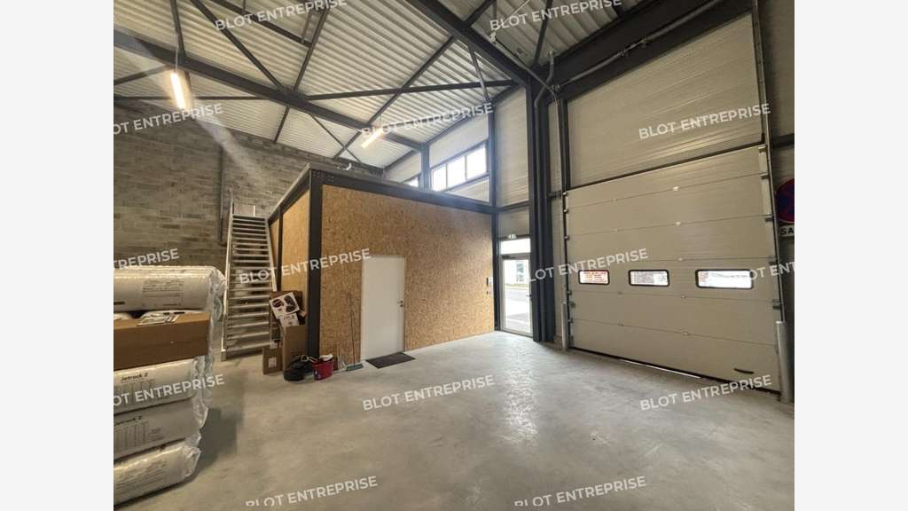 A louer cellule d'activités 173m² à Treillières