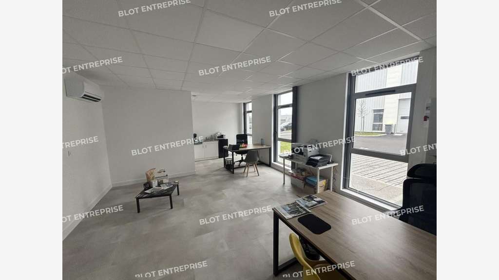 A louer cellule d'activités 173m² à Treillières