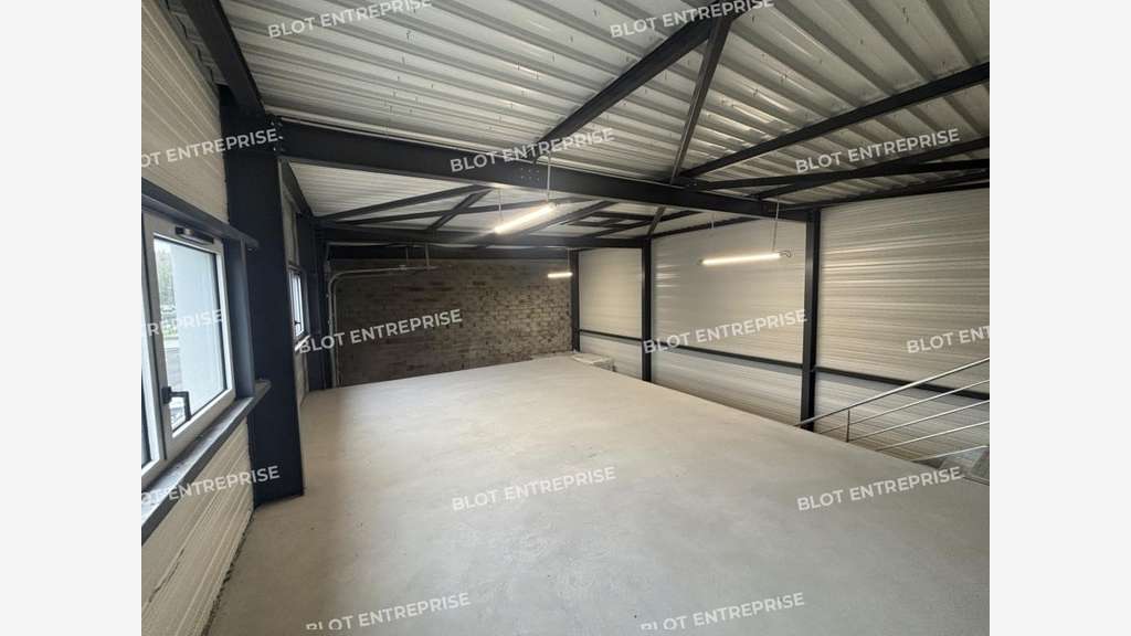 A louer cellule d'activités 173m² à Treillières