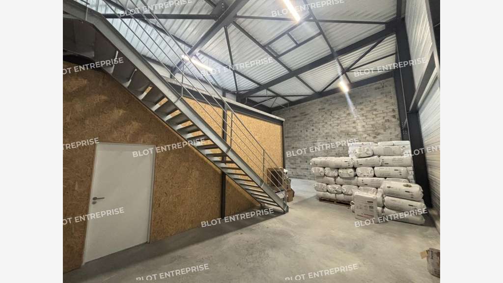 A louer cellule d'activités 173m² à Treillières