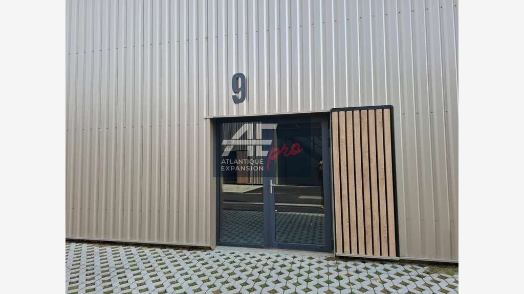 Cellule d'activité 225m² à louer à Trignac