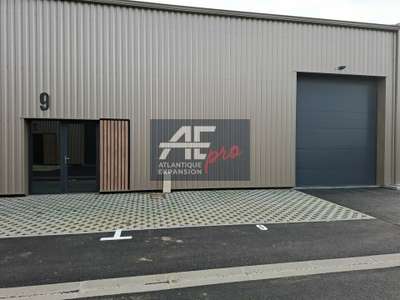 Cellule d'activité 225m² à louer à Trignac
