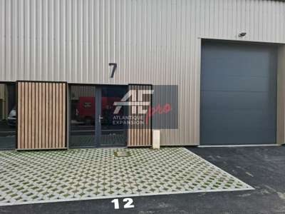 Cellule d'activités 144m² à louer à Trignac