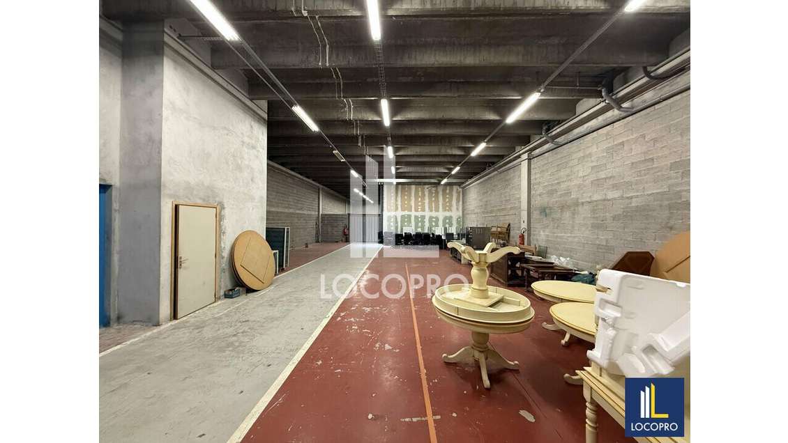 Local d'activité 2955m² à louer à Vallauris