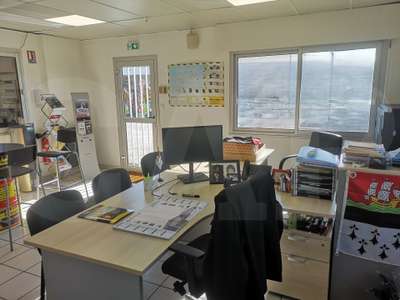 Bâtiment d'activités 316m² sur 2450m² à Vannes 