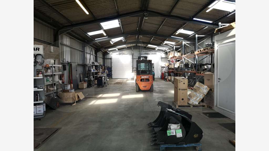 Bâtiment d'activités 316m² sur 2450m² à Vannes 