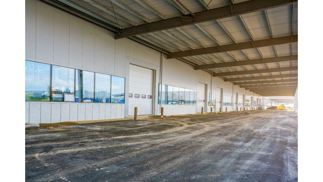 A louer local d'activité 1800m² à Plescop 