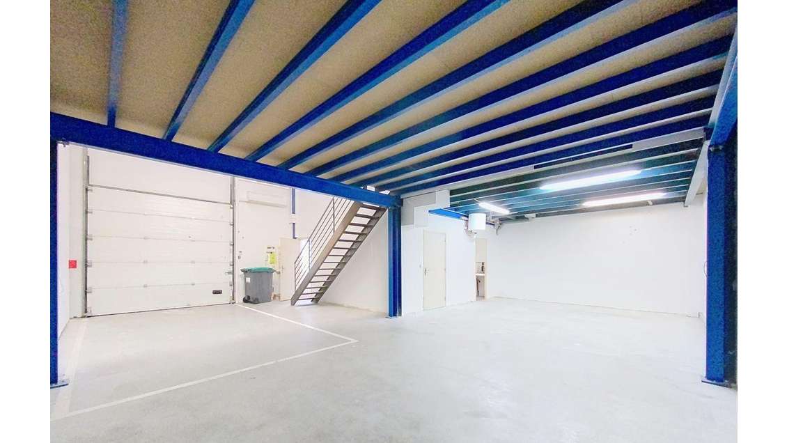 Location local d'activités 183m² à Varennes-Jarcy
