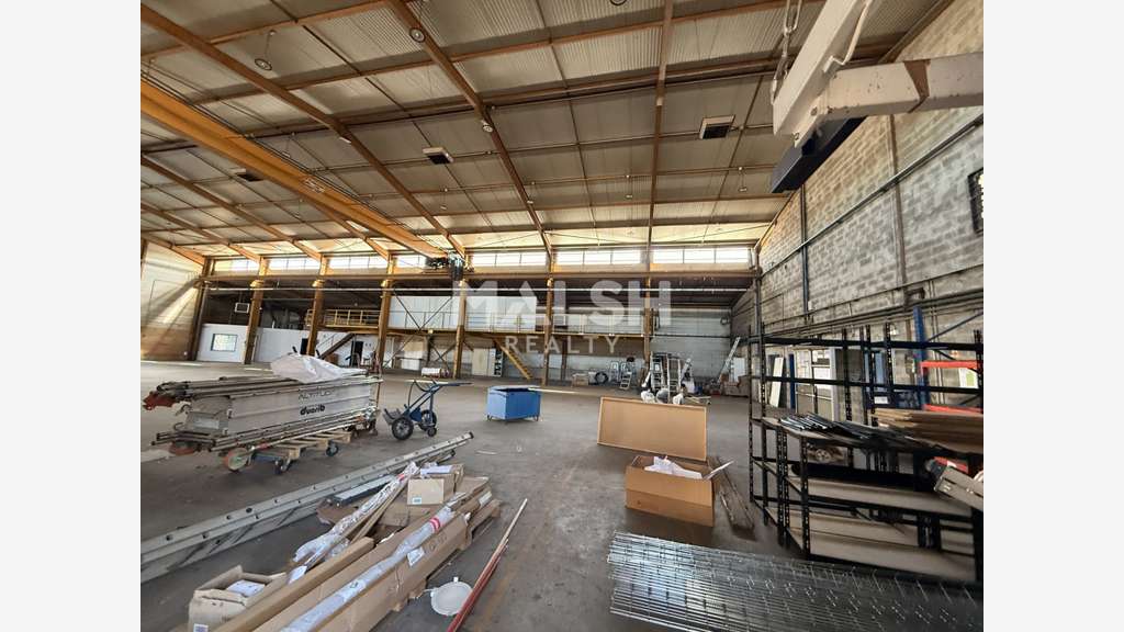 A louer local d'activités 2140m² à Vaulx en Velin