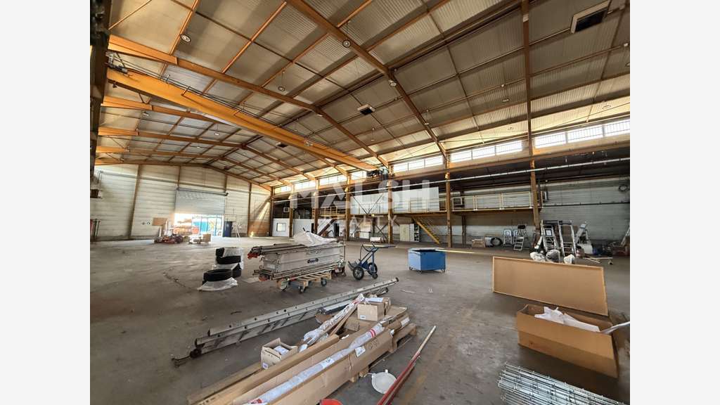 A louer local d'activités 2140m² à Vaulx en Velin