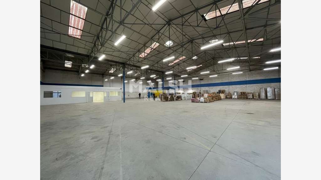 Local d'activités à louer 980m² à Vaulx-en-Velin