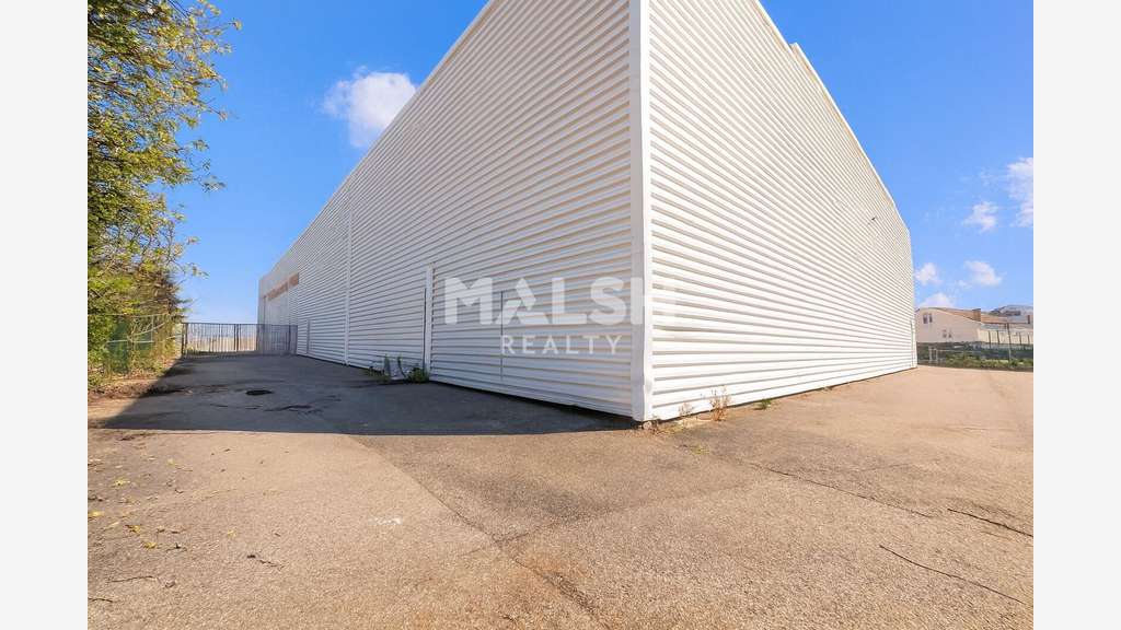 Local d'activités à louer 980m² à Vaulx-en-Velin