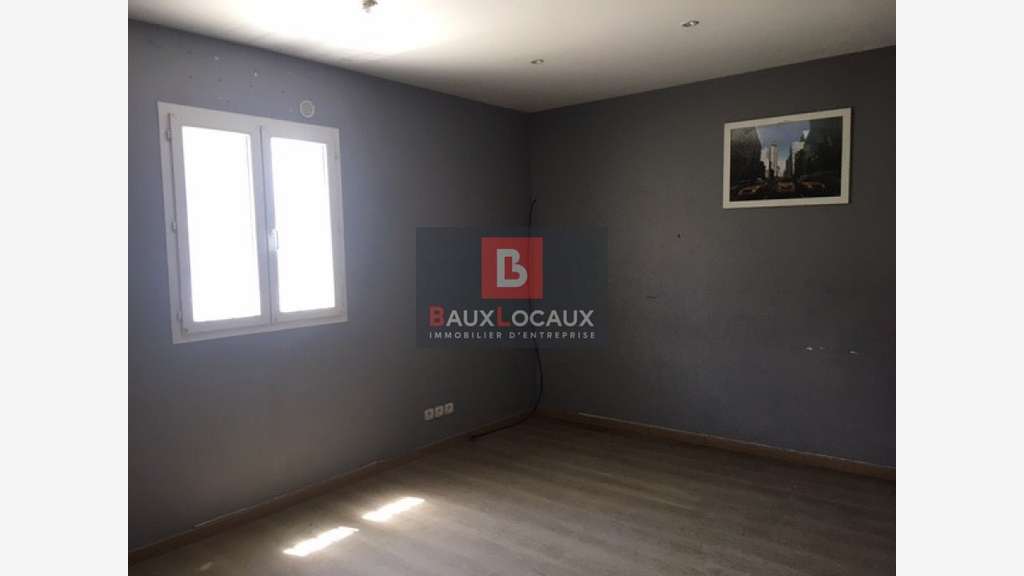 Entrepôt local d activité 500m² à louer à Vedène