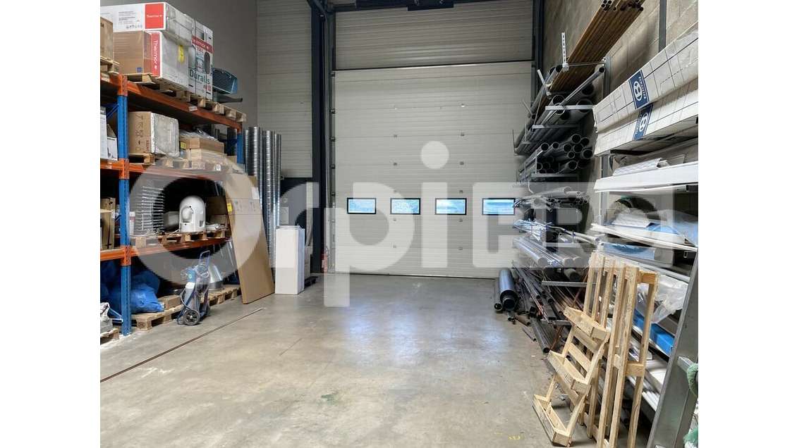 Local d'activité de 427m² à louer à Gleizé