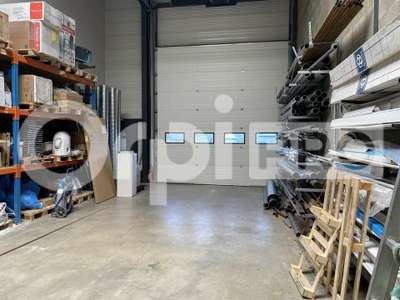 Local d'activité de 427m² à louer à Gleizé