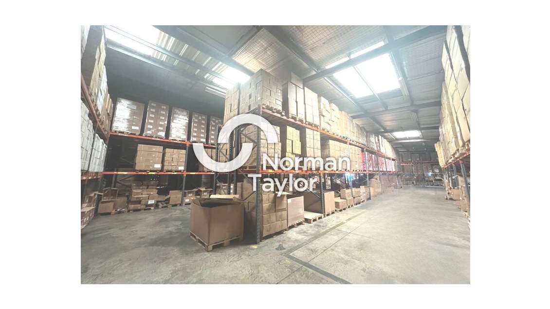 Loue local de 2250m² à Villeneuve les Maguelone