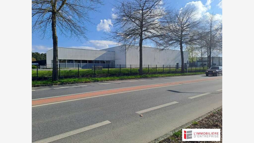A louer cellule d'activité 730m² à Vitré