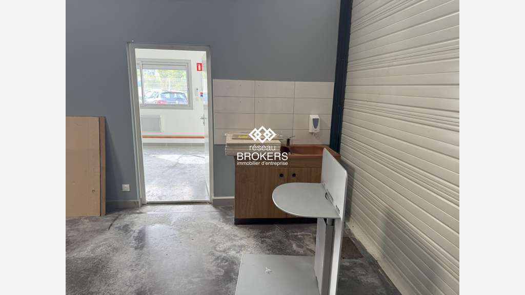 A louer local d'activité en très bon état Vourles