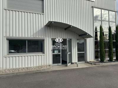 A louer très beau local 611m² quasi neuf à Vourles