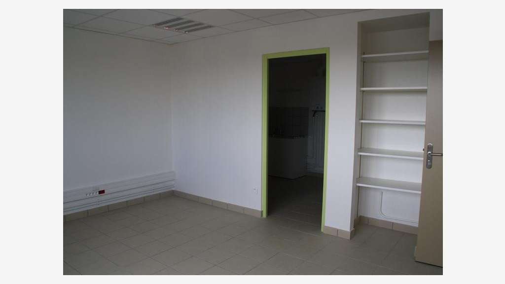 À louer 2 cellules de 143 et 236m² ZAC à Vouziers
