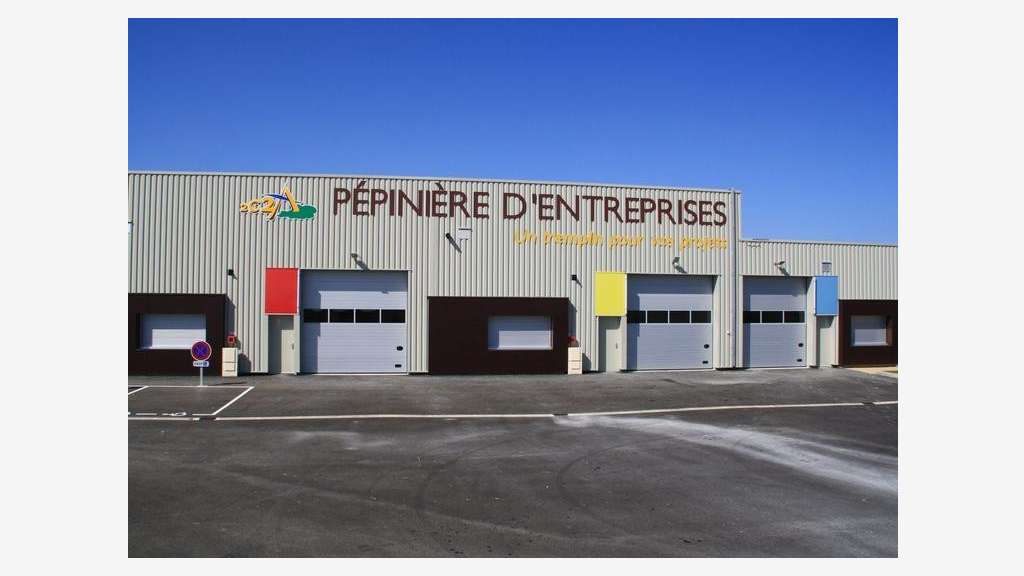 À louer 2 cellules de 143 et 236m² ZAC à Vouziers