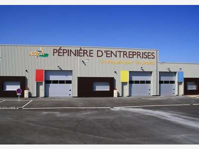 À louer 2 cellules de 143 et 236m² ZAC à Vouziers