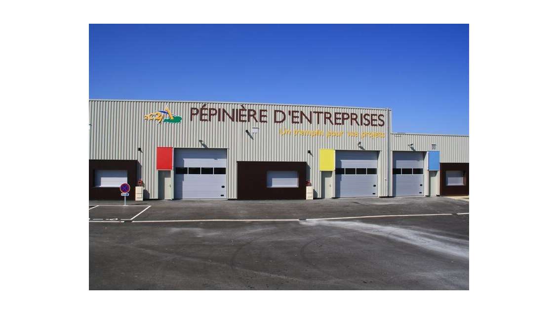 À louer 2 cellules de 143 et 236m² ZAC à Vouziers