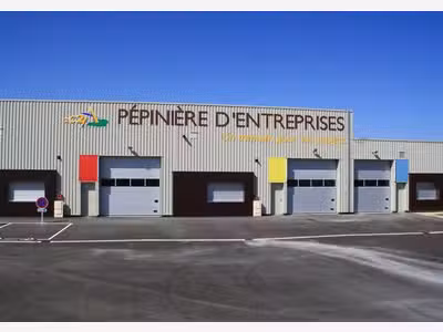À louer 2 cellules de 143 et 236m² ZAC à Vouziers