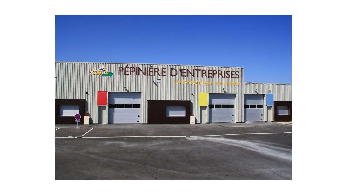 À louer 2 cellules de 143 et 236m² ZAC à Vouziers