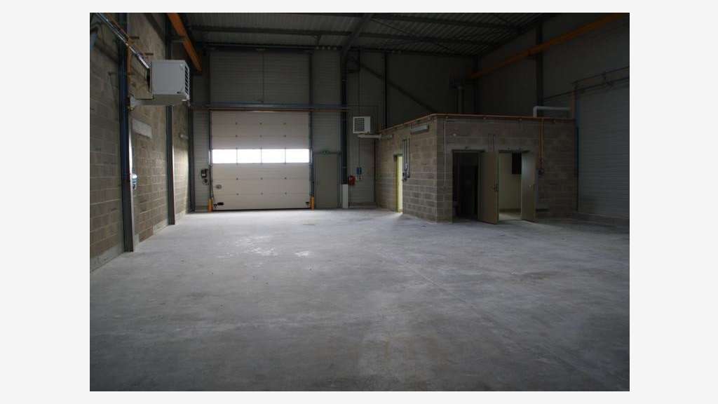 À louer 2 cellules de 143 et 236m² ZAC à Vouziers