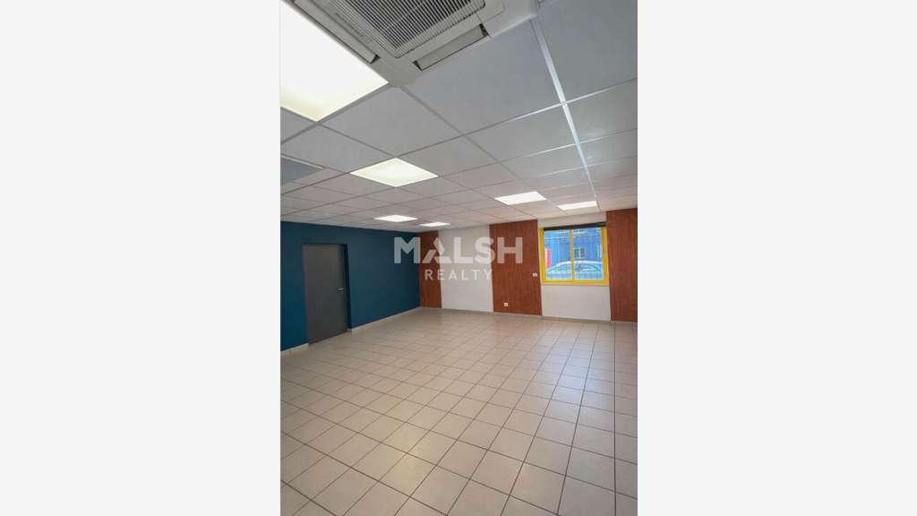 Locaux d'activités 912m² à louer à La Verpillière