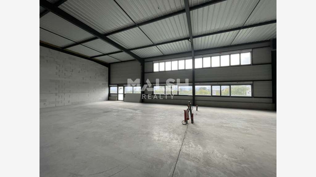 A louer local d'activité 1165m² divisible Neulise