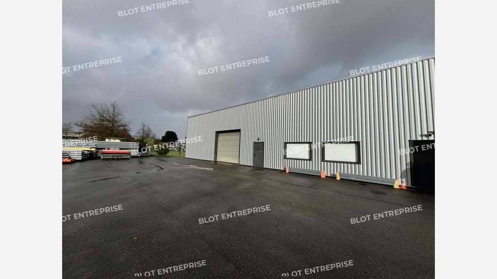 A louer local en très bon état1000m² à Pontchâteau