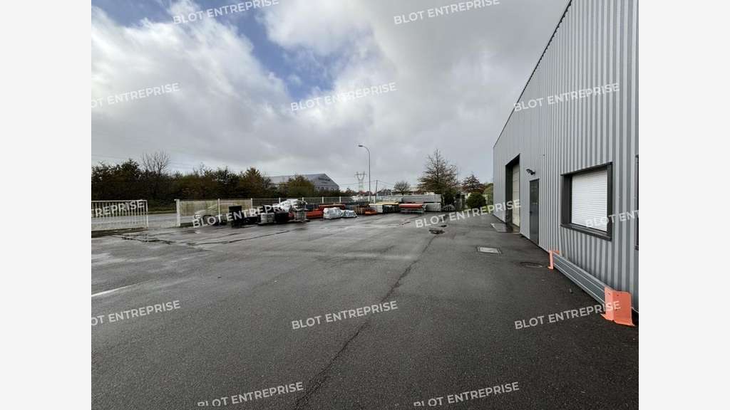 A louer local en très bon état1000m² à Pontchâteau