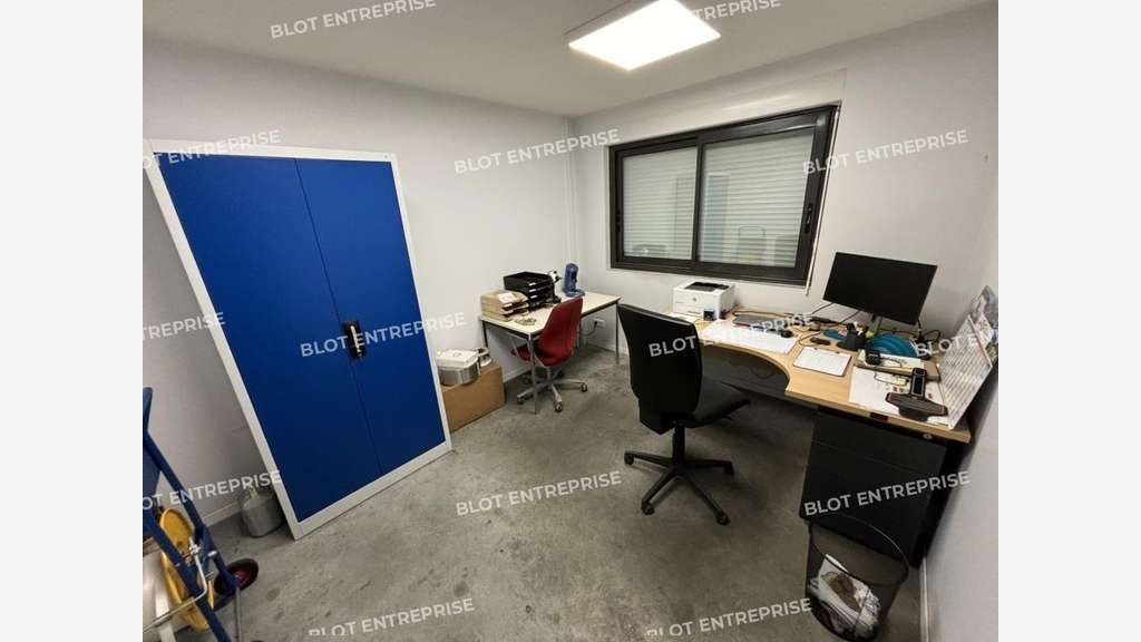 A louer local en très bon état1000m² à Pontchâteau