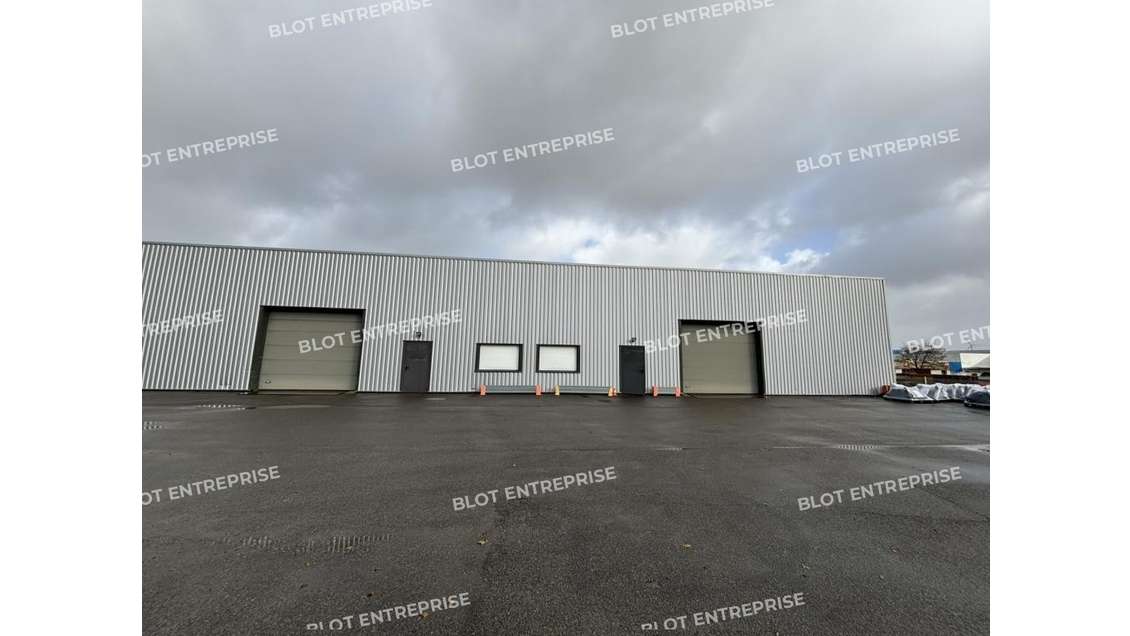 A louer local en très bon état1000m² à Pontchâteau