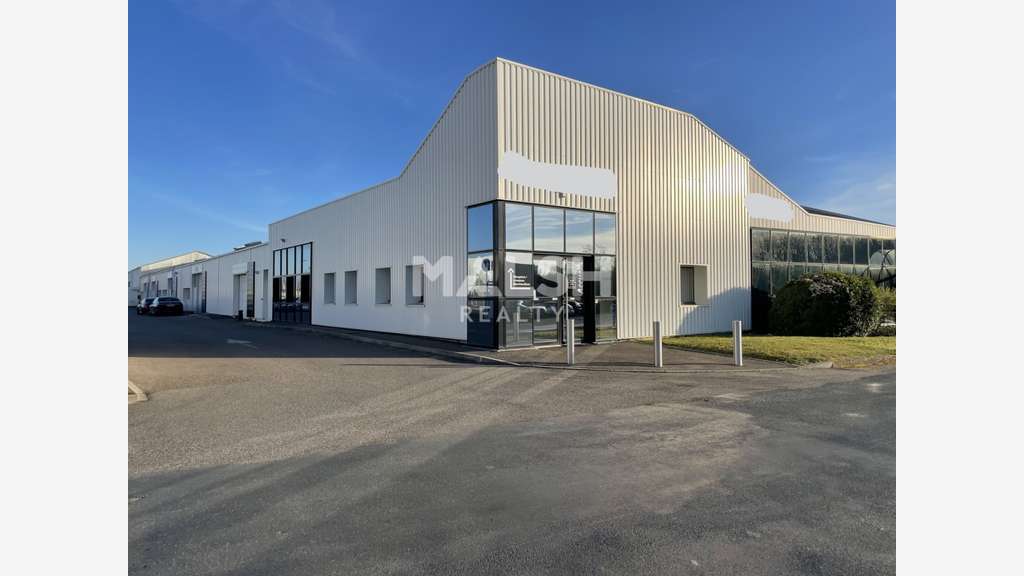Loue locaux d'activités de 1505m² à Reyrieux