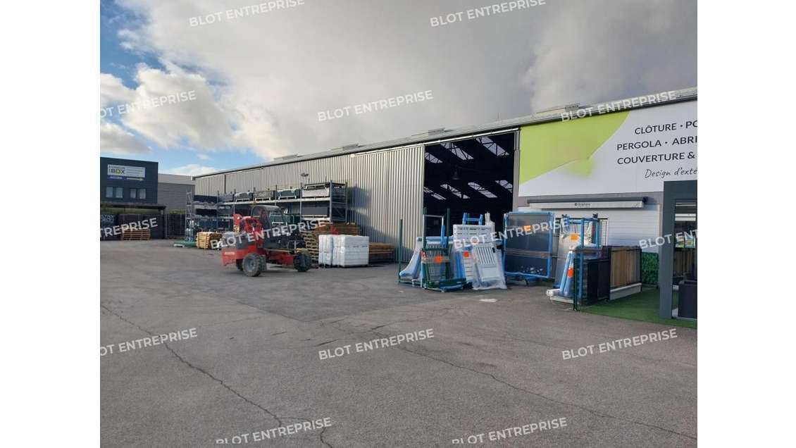 A louer locaux d'activités 1 000m² Rezé