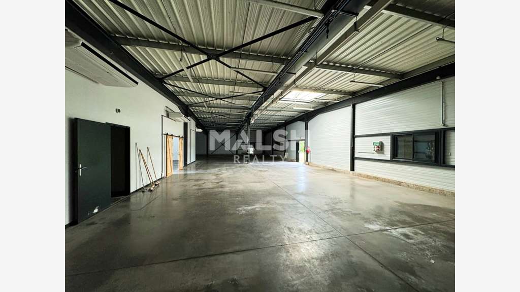 A louer local d'activité récent 450m² à St-Héand