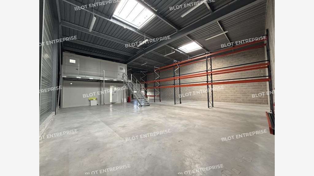 A louer locaux d'activités 330m² Saint Herblain