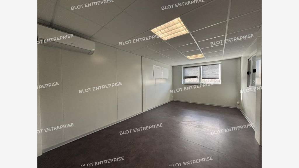 A louer locaux d'activités 330m² Saint Herblain