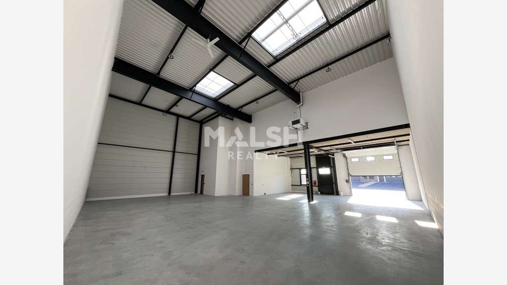 Loue locaux d'activités de 1278m² à Saint Priest