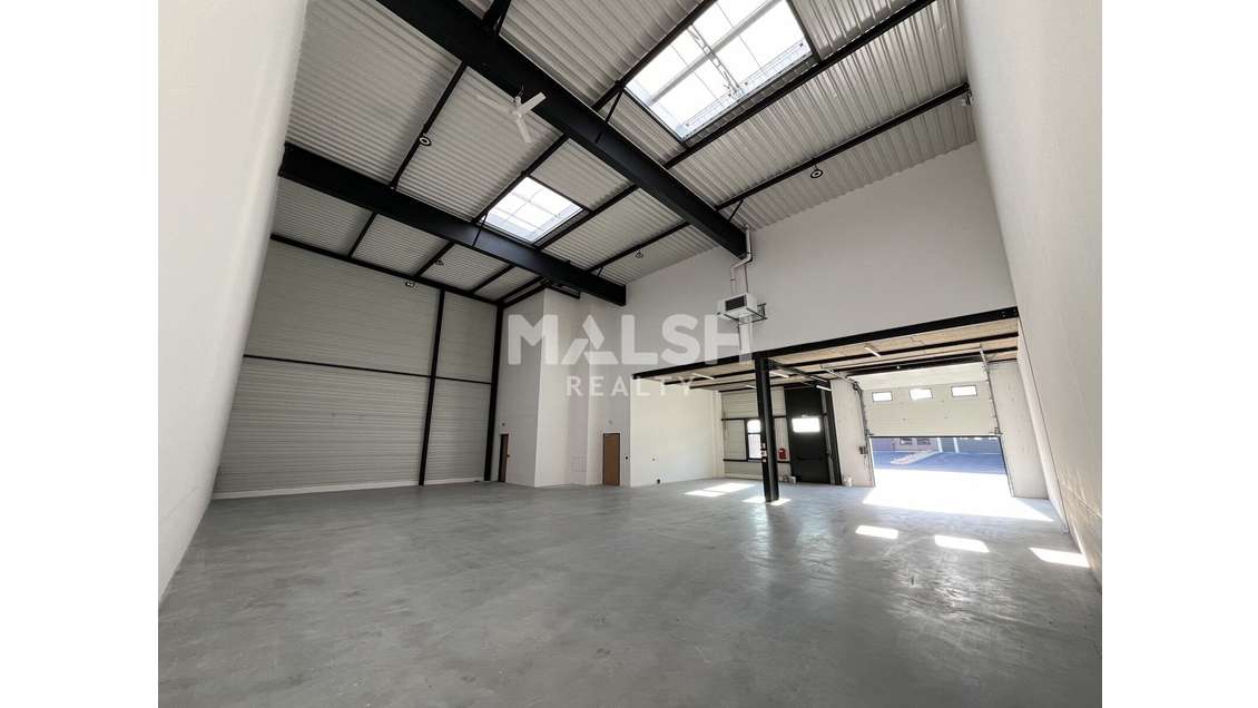 Loue locaux d'activités de 1278m² à Saint Priest