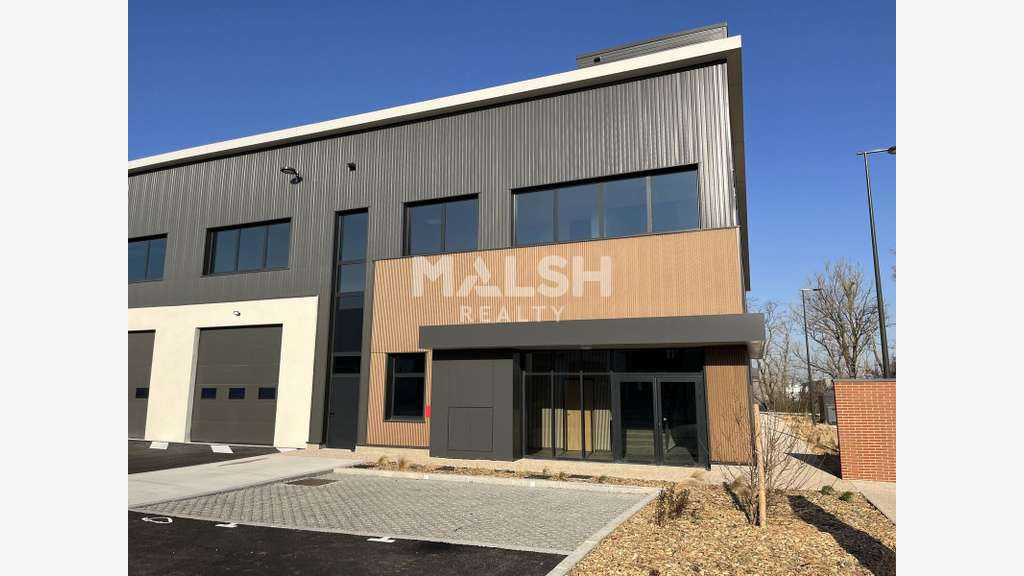 Loue locaux d'activités de 1278m² à Saint Priest