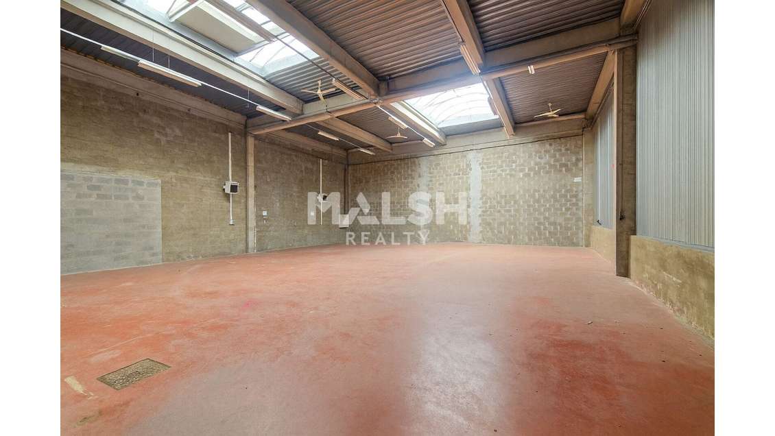 A louer local d'activité 740m² à Saint-Priest