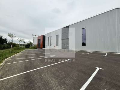 A louer local 1630m² à Saint-Quentin-Fallavier