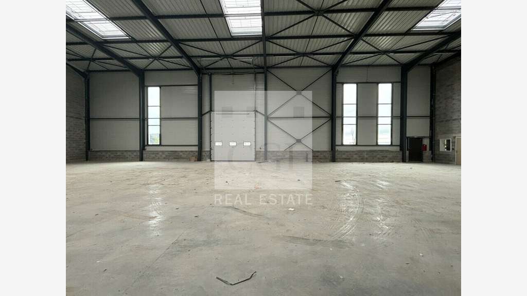 A louer local 1630m² à Saint-Quentin-Fallavier