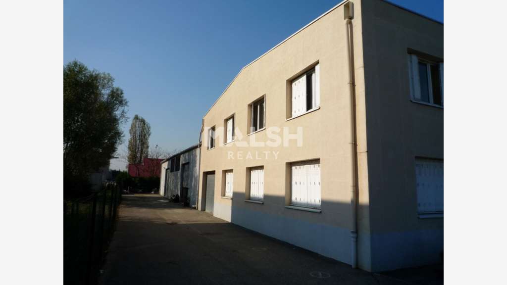 A louer 2 locaux 270m² à St-Symphorien-d'Ozon A7