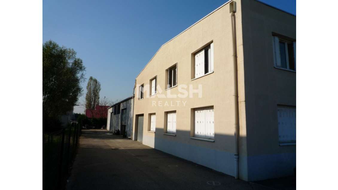 A louer 2 locaux  270m² à St-Symphorien-d'Ozon A7